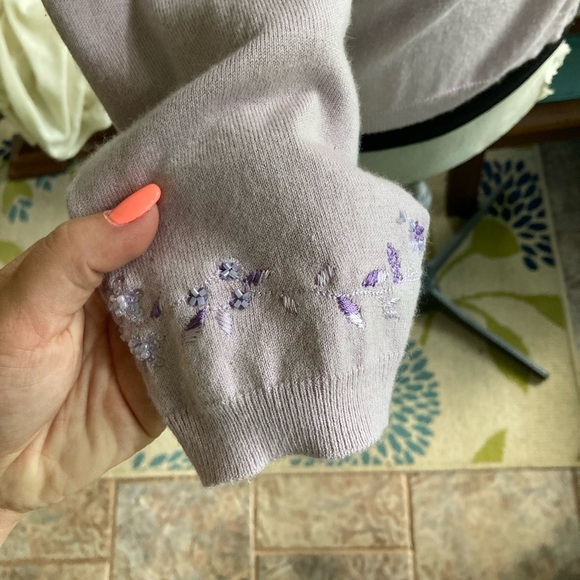 Beautiful lavender beaded sweater cardigan. SOFT - Picture 6 of 9
